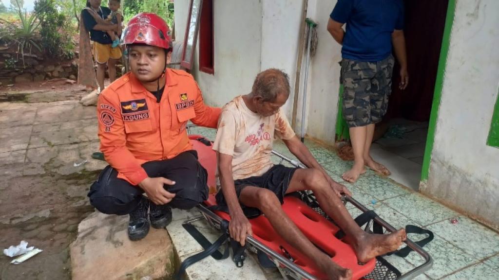 Lansia Tercebur Sumur di Ciamis Berhasil Diselamatkan Tim BPBD