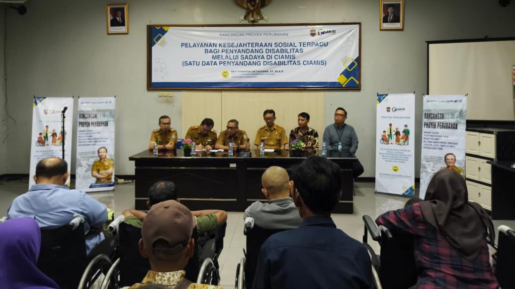 Lewat Program Sadaya, Pemkab Ciamis Distribusikan Bantuan Kursi Roda dan Sandang