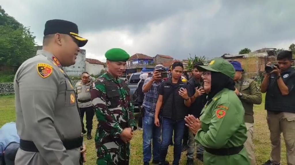 Linmas di Tasikmalaya Selatan Terima Bantuan Sepatu PDL Layak Pakai untuk Pengamanan Pilkada