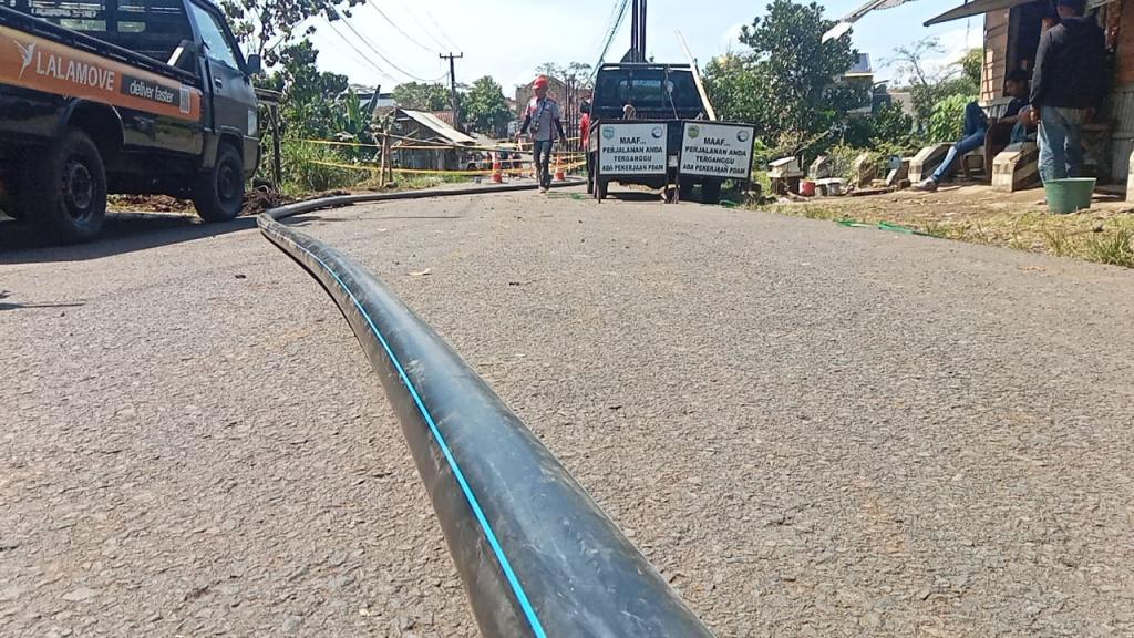 Longsor di Cibeureum Tanjungjaya Lumpuhkan Jalan, Air Bersih dan Internet Warga Terputus