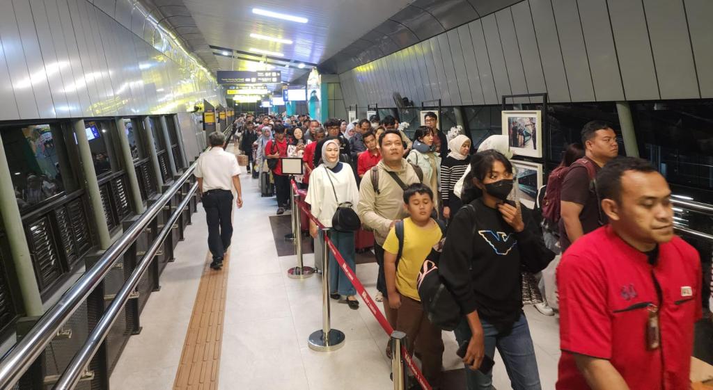 Lonjakan Penumpang Kereta Api Selama Libur Waisak 2025, Daop 2 Bandung Catat Okupansi 124 Persen