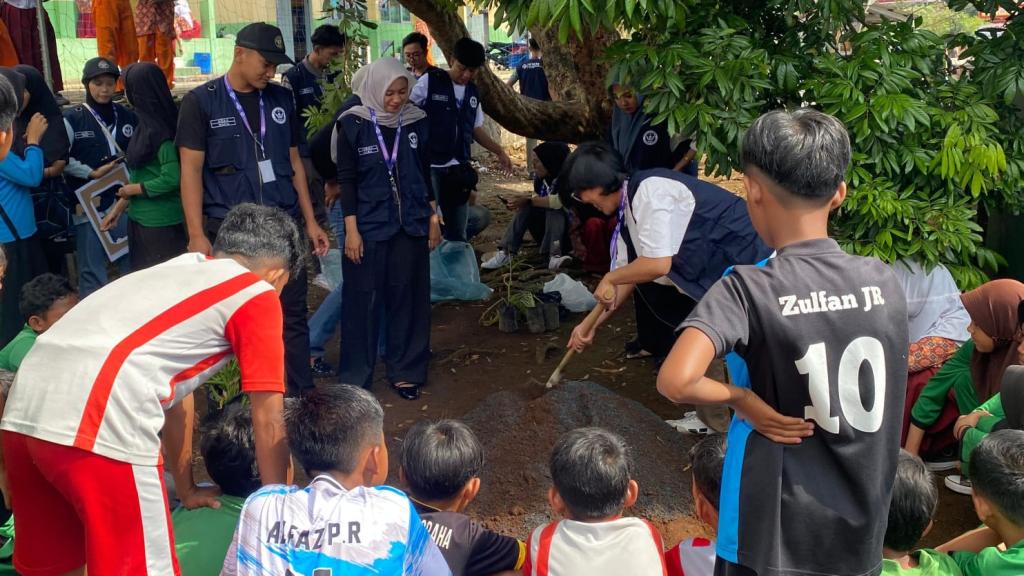 Mahasiswa KKN Universitas Galuh Kenalkan TOGA kepada Siswa SDN 1 Kawalimukti Ciamis, Edukasi Hidup Sehat dari Pekarangan