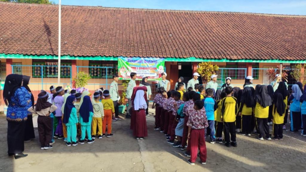 Mahasiswa STISIP Bina Putera Banjar Kenalkan Kaulinan Tradisional ke Siswa SD