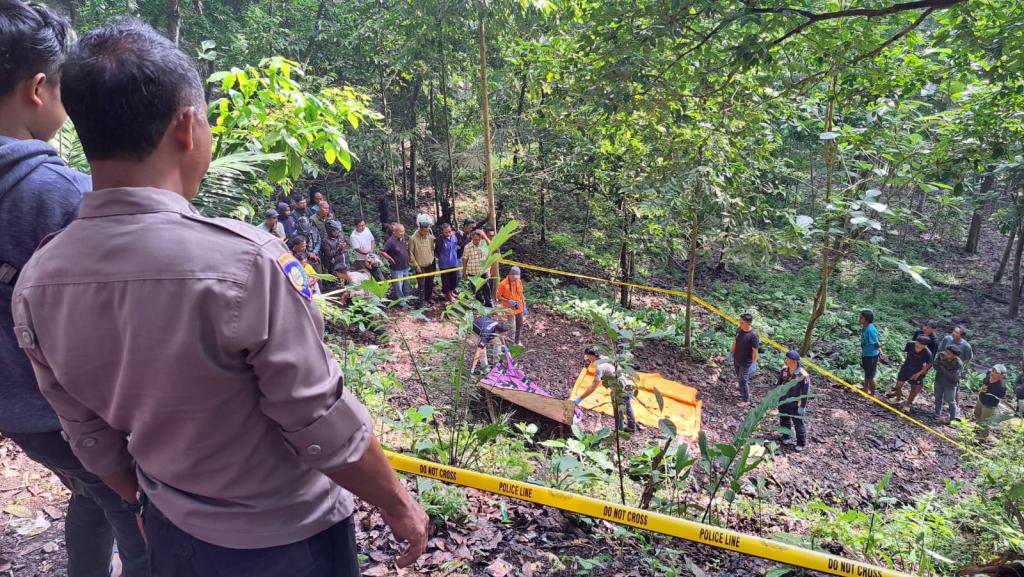 Mayat Diduga Perempuan Tanpa Identitas Ditemukan Membusuk di Jalan Gunung Putri Kawalu Tasikmalaya