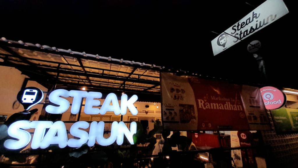 Menikmati Sajian Lezat di Steak Stasiun, Tempat Persinggahan Kuliner di Depan Stasiun Tasikmalaya