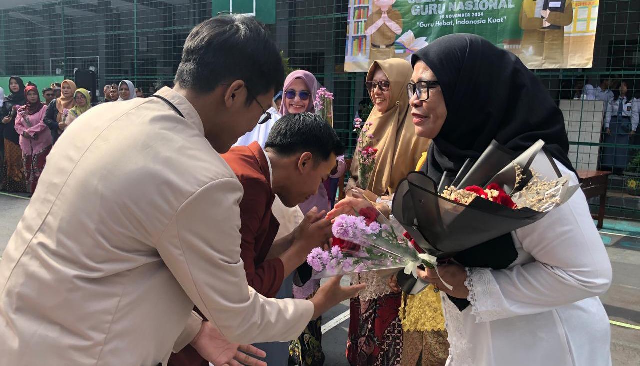 Momen Haru HGN 2024, Siswa SMA Negeri 5 Tasikmalaya Berikan Kejutan untuk Guru
