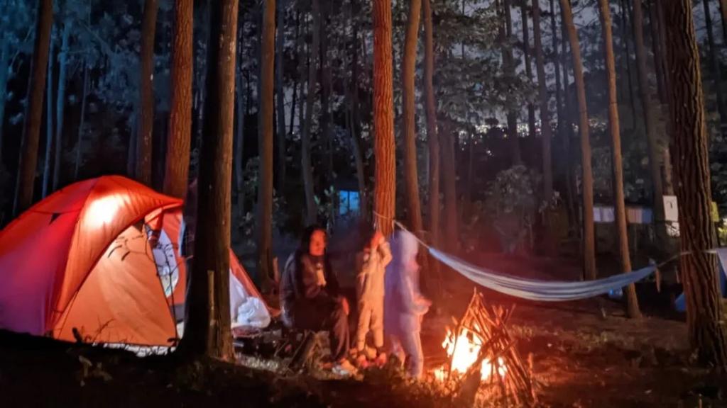 Nikmati Libur Natal dan Tahun Baru 2026 di Tasikmalaya dengan Camping Seru di Gunung Galunggung