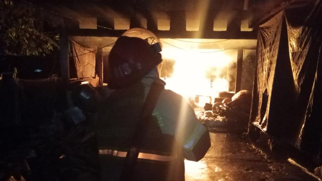 Pabrik Pengolahan Basreng di Kawali Ciamis Nyaris Ludes Diamuk Si Jago Merah