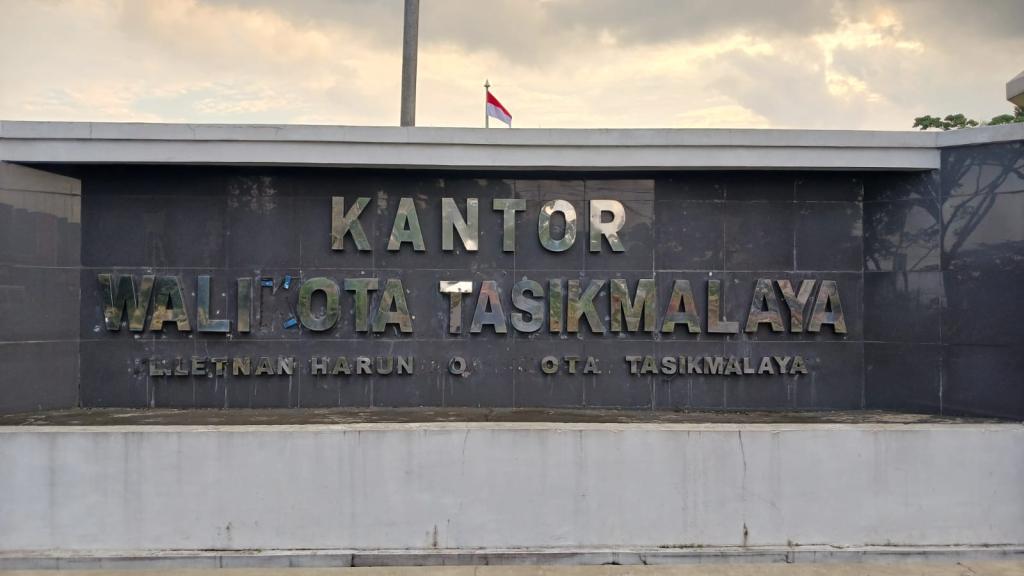 Papan Nama Kantor Wali Kota Tasikmalaya Rusak, Sekda Janji Segera Perbaiki