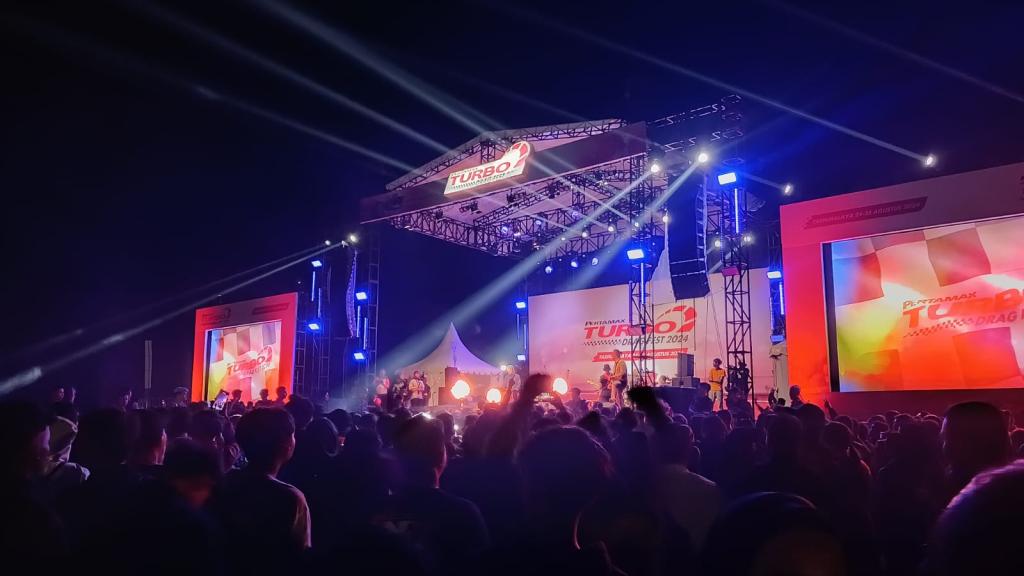 PAS Band Sukses Hibur Ribuan Penonton di Lanud Wiriadinata Tasikmalaya