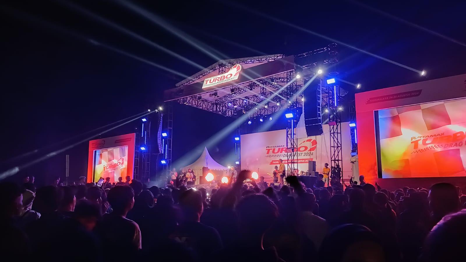 PAS Band Sukses Hibur Ribuan Penonton di Lanud Wiriadinata Tasikmalaya