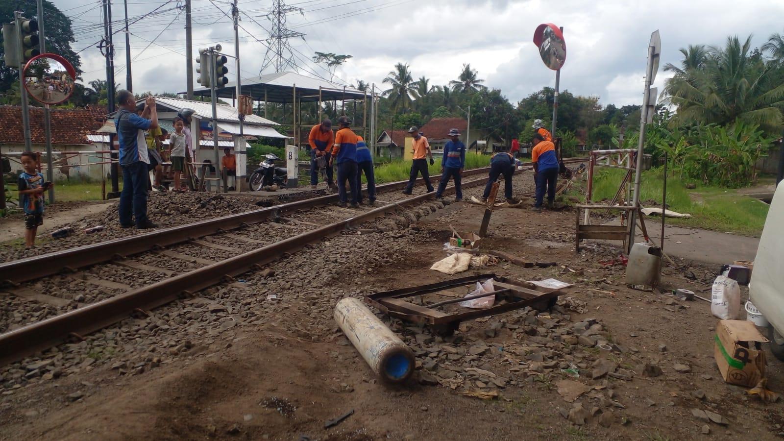 Pasca Kecelakaan Maut, Lintasan KA Tanpa Pintu di Jalan Benteng Ditutup Sementara