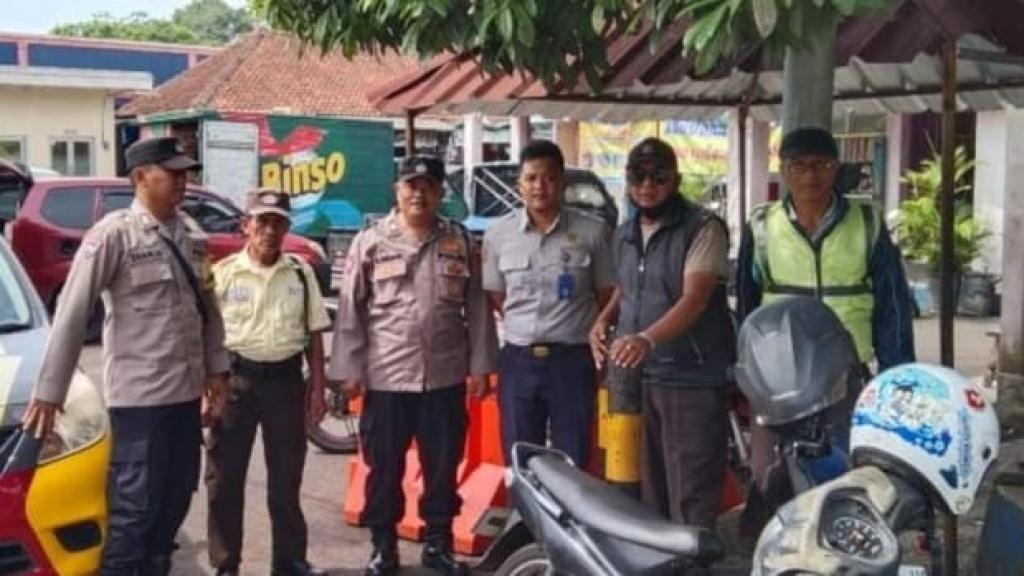 Patroli Polsek Kawali Ciamis Cegah Kriminalitas di Pasar Galuh Kawali