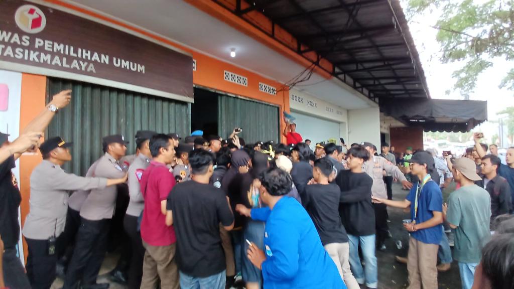 PC PMII Kota Tasikmalaya Demo Kantor Bawaslu, Soroti Dugaan Politik Uang dalam Pilkada