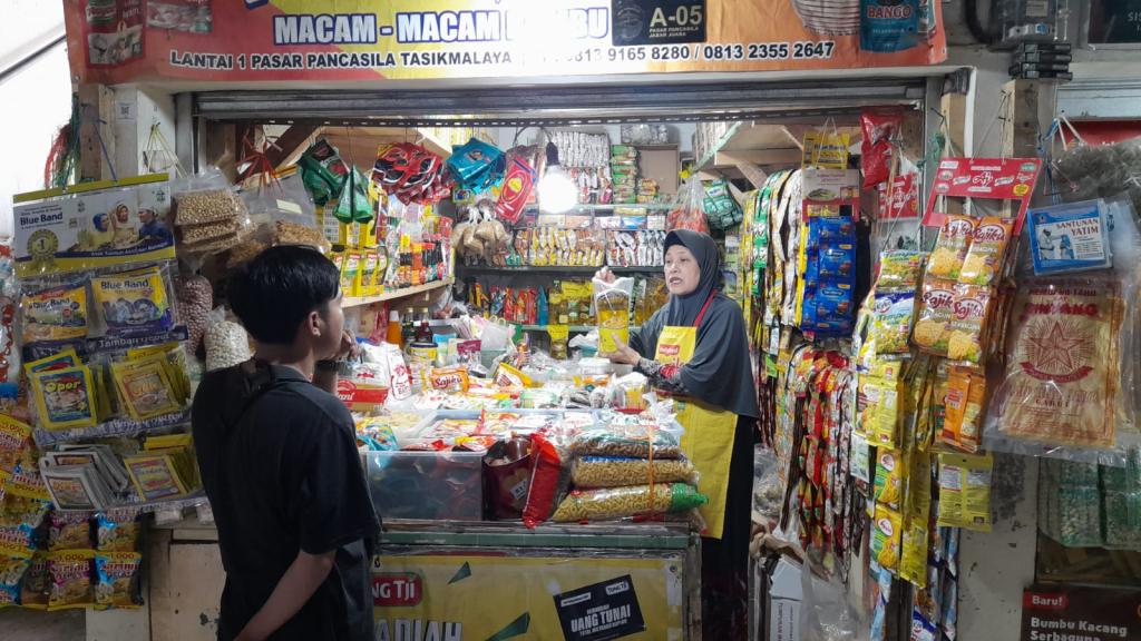 Pedagang di Pasar Pancasila Tasikmalaya Kesulitan Mendapatkan Minyakita