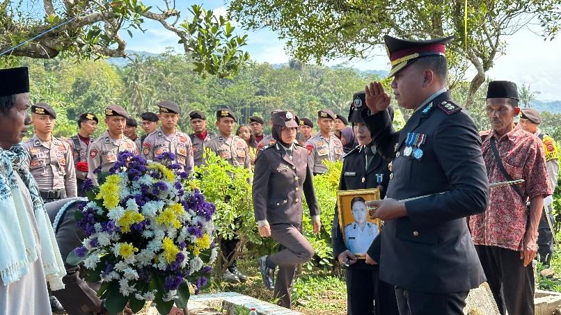 Pemakaman Bripka Aditya Munartomo, Anggota Polres Tasikmalaya Kota yang Meninggal usai Selamatkan Wisatawan di Pantai Pangandaran