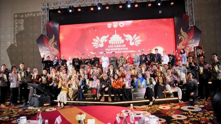 Pemda Jabar Apresiasi PNS Berprestasi 2024: Dorong Semangat Inovasi dan Pelayanan Publik