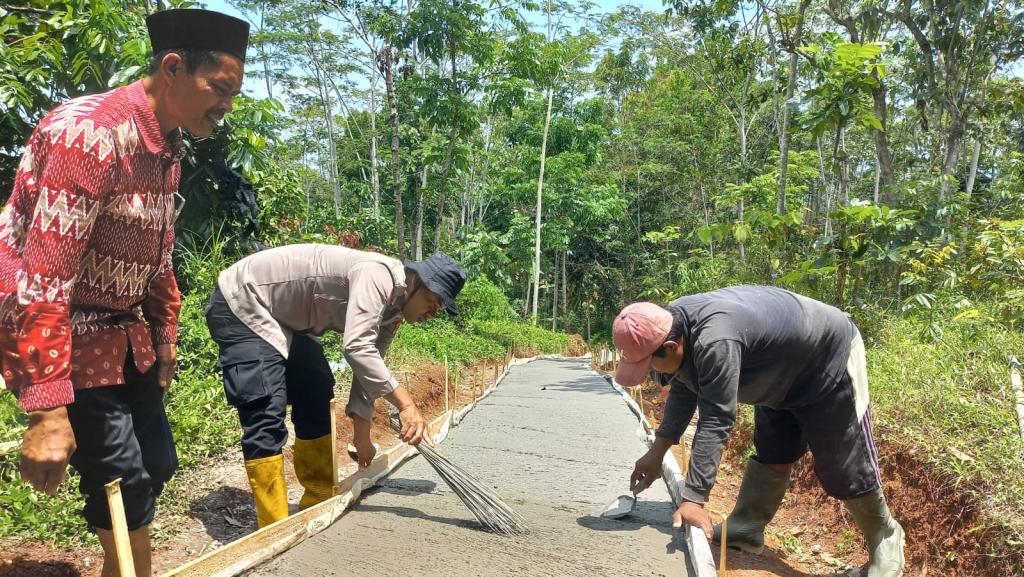 Pemdes Cikeusal Rehabilitasi JUT sebagai Alternatif Penghubung Antar Desa