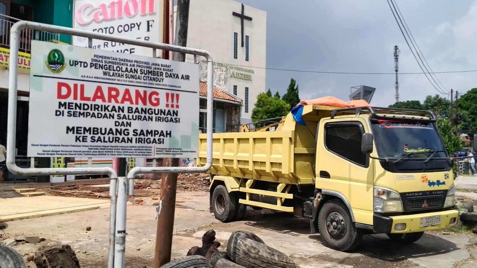 Pemilik Usaha Minta Akses Jalan Usai Pembongkaran Bangli di Irigasi Cimulu, Akui Pernah Bayar Retribusi