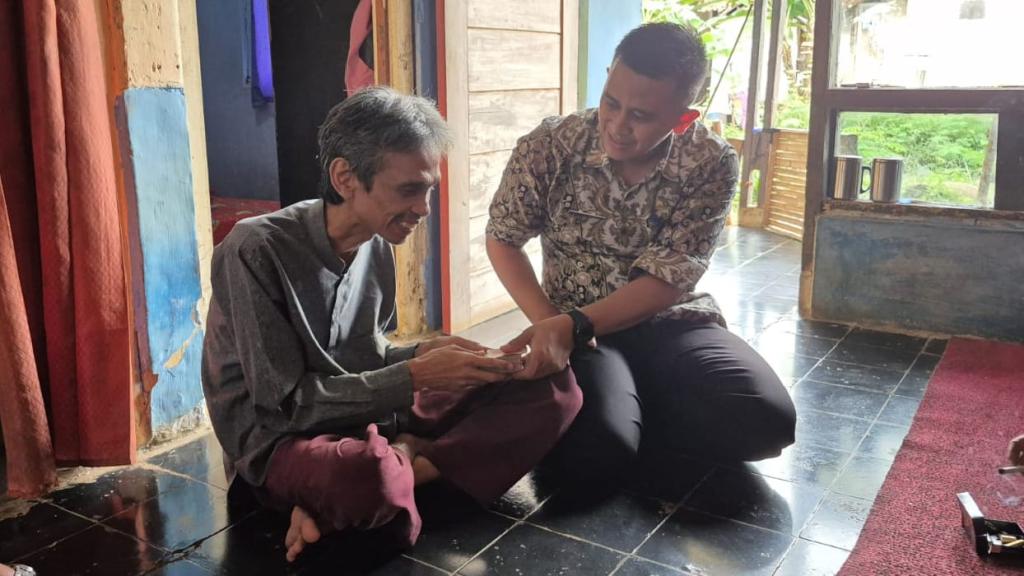 Pemkab Ciamis Salurkan Bantuan Rutilahu kepada Warga Rancapetir