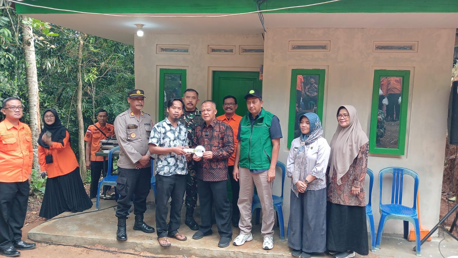 Pemkot Tasikmalaya dan Laz Persis Serahkan Bantuan Renovasi Rumah untuk Korban Bencana di Tamansari