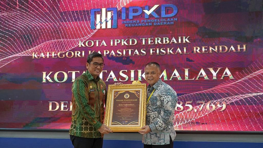 Pemkot Tasikmalaya Raih Penghargaan IPKD Tertinggi untuk Kota dengan Kapasitas Fiskal Rendah