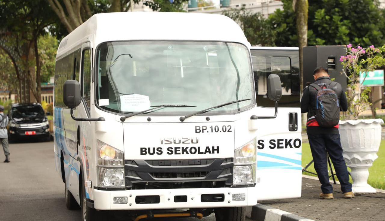 Pemkot Tasikmalaya Terima Bantuan Satu Unit Bus Sekolah, Viman: Permudah Akses Pelajar ke Sekolah