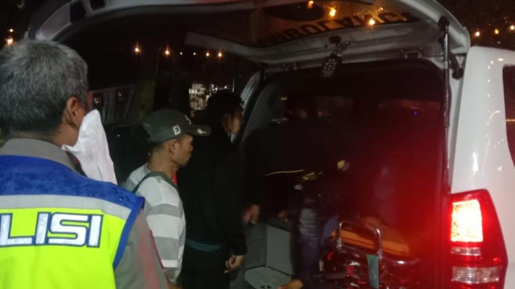 Pemudik Alami Serangan Asma di Jalur Tasikmalaya, Personel Pospam Ampera Sigap Evakuasi ke RS Lanbow Ciawi