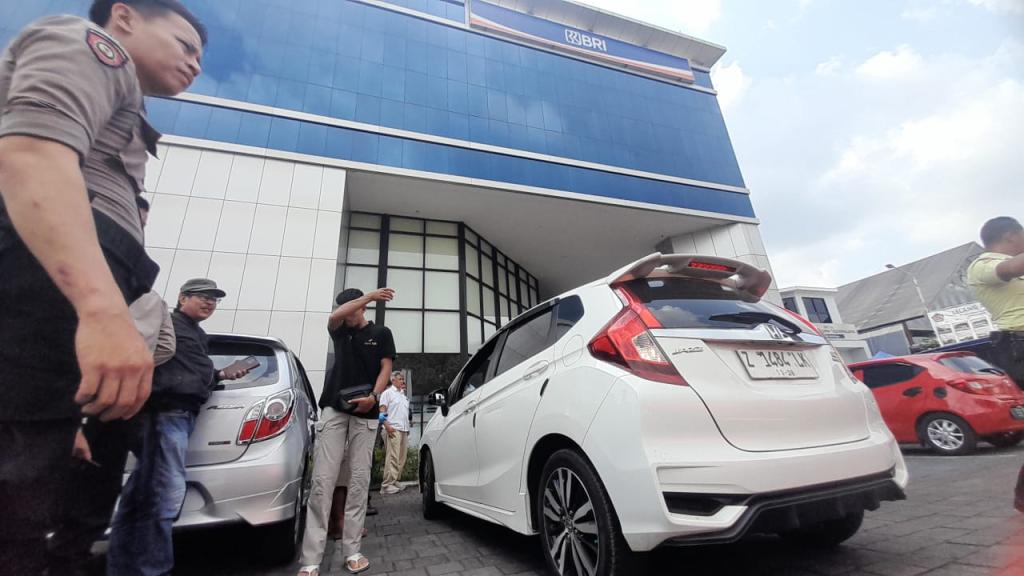Pencurian Modus Pecah Kaca Mobil di Depan Kantor BRI Cabang Tasikmalaya, Uang Tunai Rp355 Juta Raib