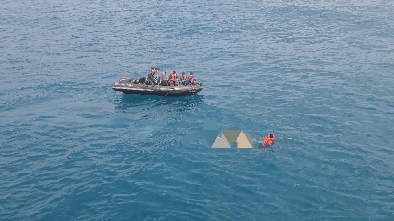 Penemuan Jenazah di Laut Jawa: Tim SAR Gabungan Evakuasi Korban Diduga dari KM Alpha Jaya 3