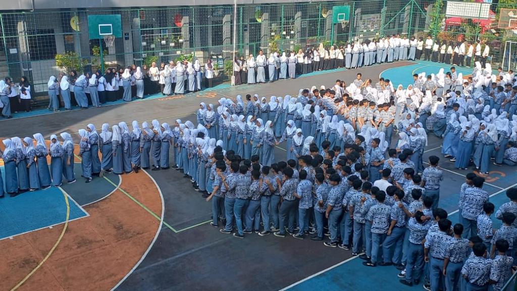 Penuh Haru! Halal Bihalal pada Hari Pertama Masuk Sekolah di SMAN 5 Tasikmalaya