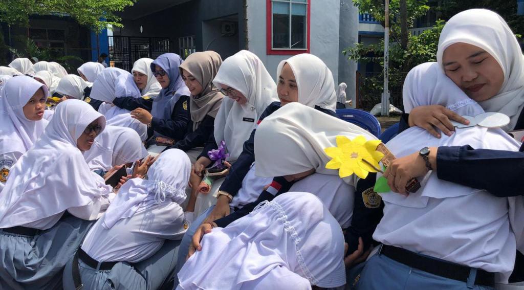 Penuh Kejutan! Hari Guru Nasional 2024 di SMK BPN Tasikmalaya Membuat Guru Terharu