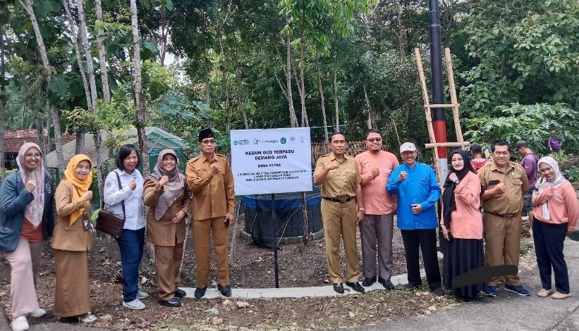 Peresmian Kebun Gizi Terpadu Demang Jaya dan Serah Terima Aset Hibah Kosabangsa 2024: Upaya Pemberdayaan Masyarakat Melalui Inovasi Ketahanan Pangan dan Gizi