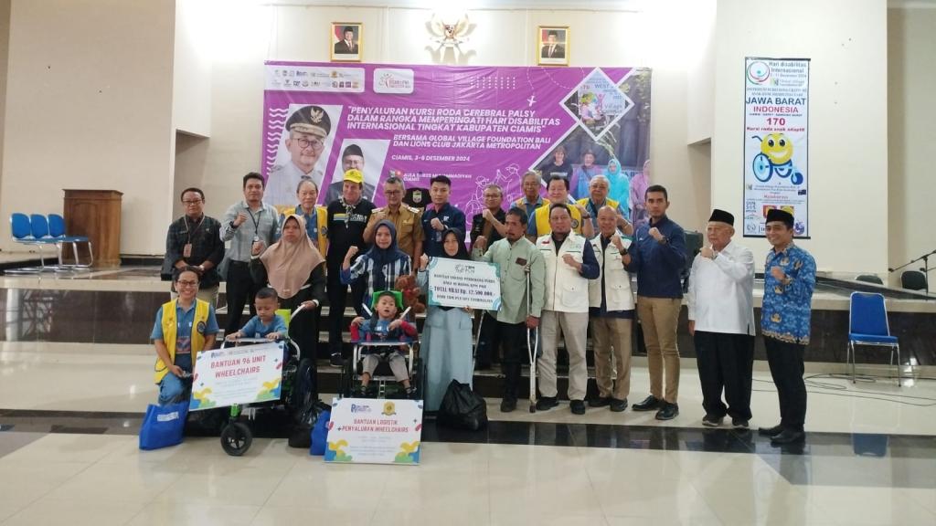 Peringatan Hari Disabilitas Internasional, Ciamis Salurkan Kursi Roda untuk Anak-Anak Penyandang Disabilitas