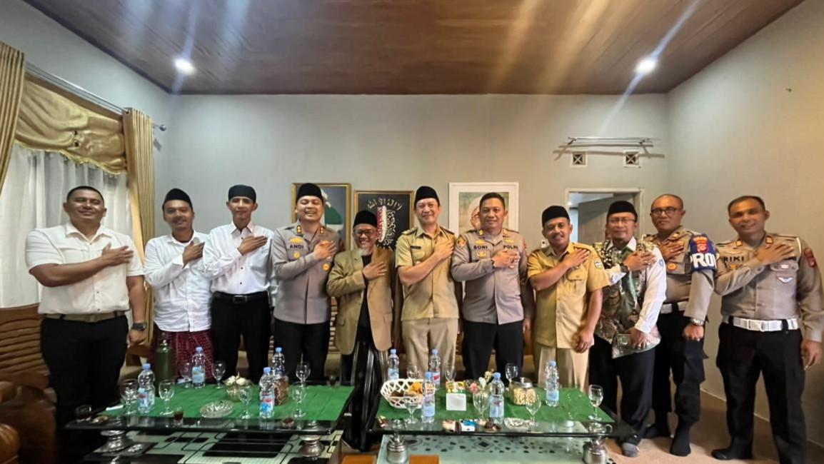 Perkuat Sinergi Polri dan Ulama, Kapolres Tasikmalaya Kota AKBP Andi Perwanto Silaturahmi ke Ponpes Miftahul Huda Manonjaya