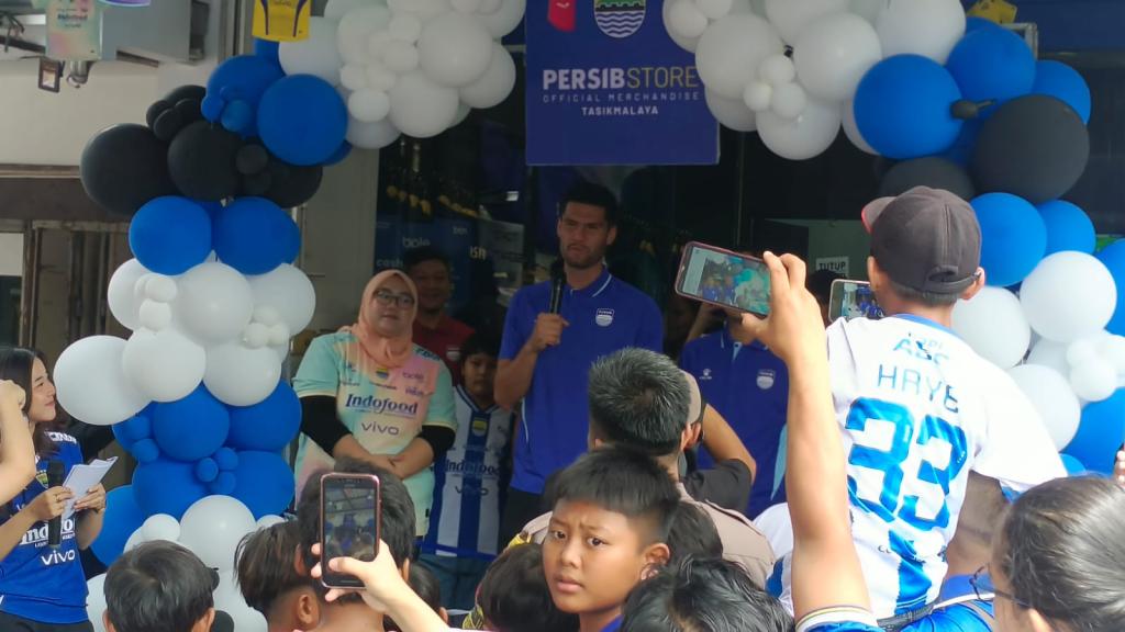 Persib Store Official Merchandise Tasikmalaya Resmi Dibuka, Teja Paku Alam dan Julio Cesar Turut Hadir