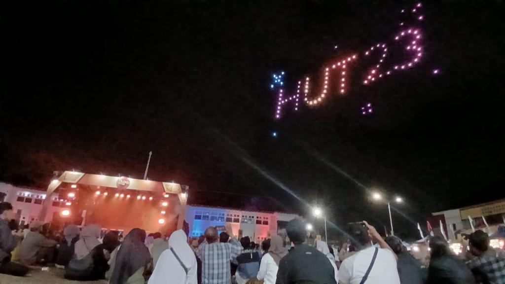 Pertunjukan Drone Show Memukau Warga pada Malam Puncak Hari Jadi ke-23 Kota Tasikmalaya