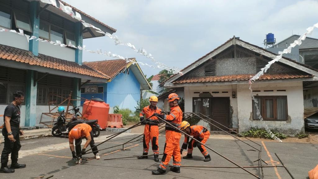 Petugas BPBD Kota Tasikmalaya Meriahkan HUT Ke-79 RI dengan Lomba Edukatif