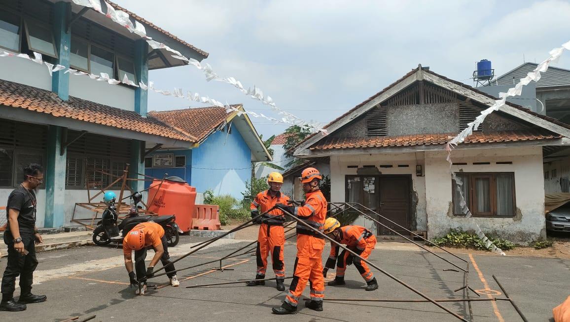 Petugas BPBD Kota Tasikmalaya Meriahkan HUT Ke-79 RI dengan Lomba Edukatif