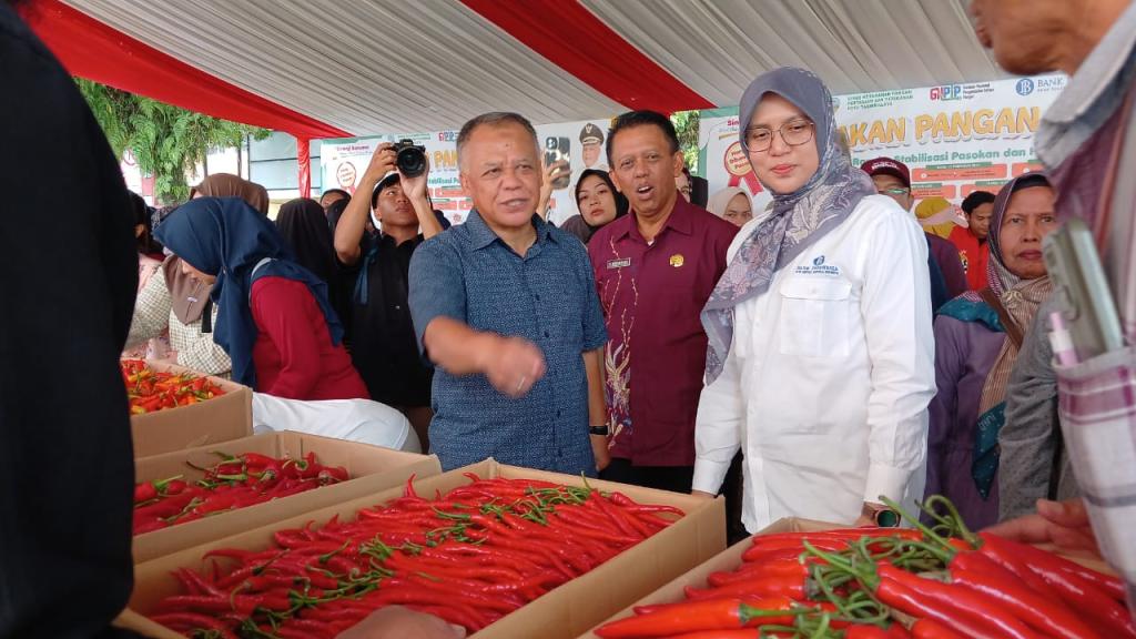 Pj Wali Kota Tasikmalaya Asep Sukmana Resmikan Gerakan Pangan Murah di 7 Titik