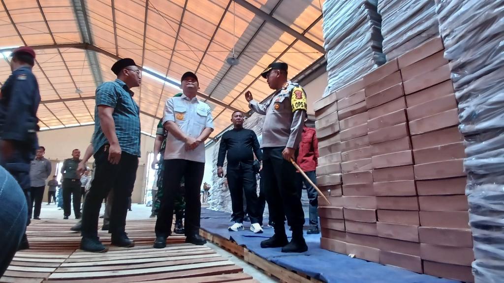 Pj Wali Kota Tasikmalaya Bersama Forkopimda  Cek Kesiapan Logistik KPU Jelang Pilkada 2024
