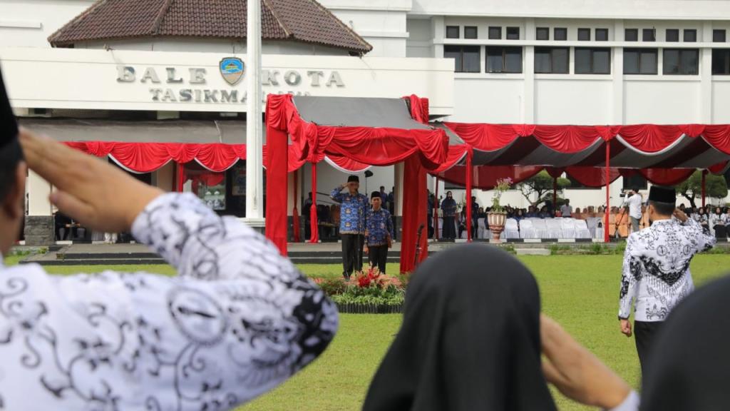 Pj Wali Kota Tasikmalaya Pimpin Upacara Peringatan HUT KORPRI, PGRI, dan DWP