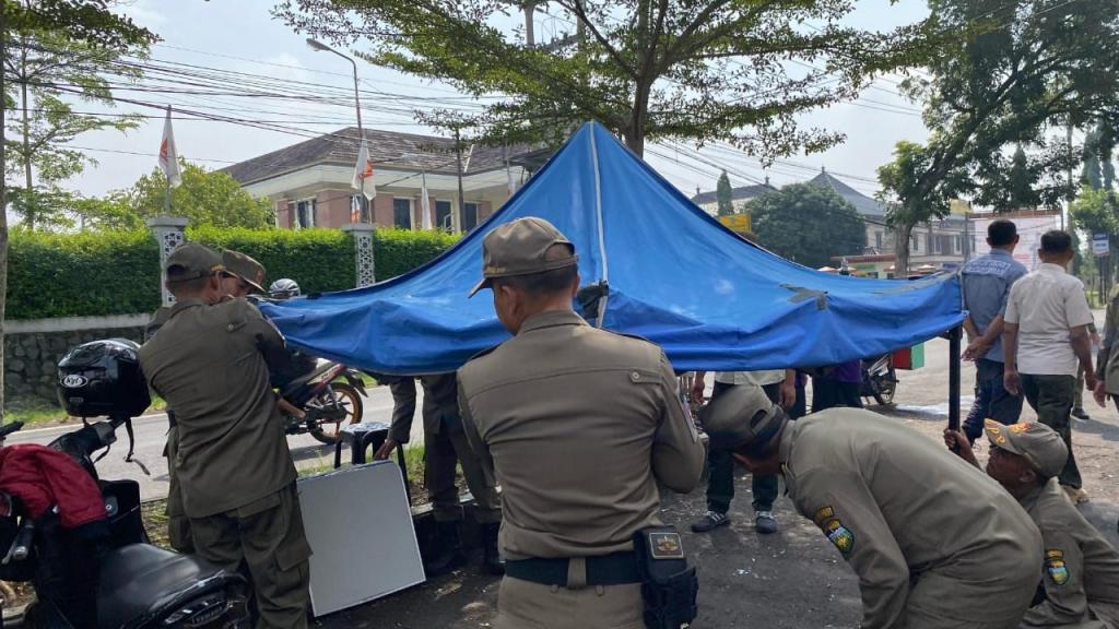 PKL di Depan Masjid Baiturahman Singaparna Tasikmalaya Kembali Ditertibkan
