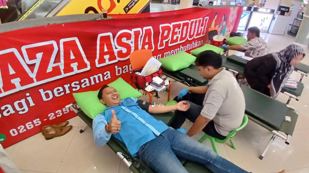Plaza Asia Tasikmalaya Awali Tahun 2025 dengan Aksi Donor Darah Bersama PMI