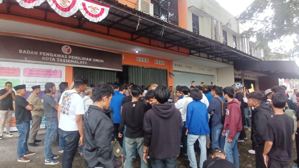 PMII Kota Tasikmalaya Geruduk Kantor Bawaslu Tuntut Penanganan Pelanggaran Pemilu