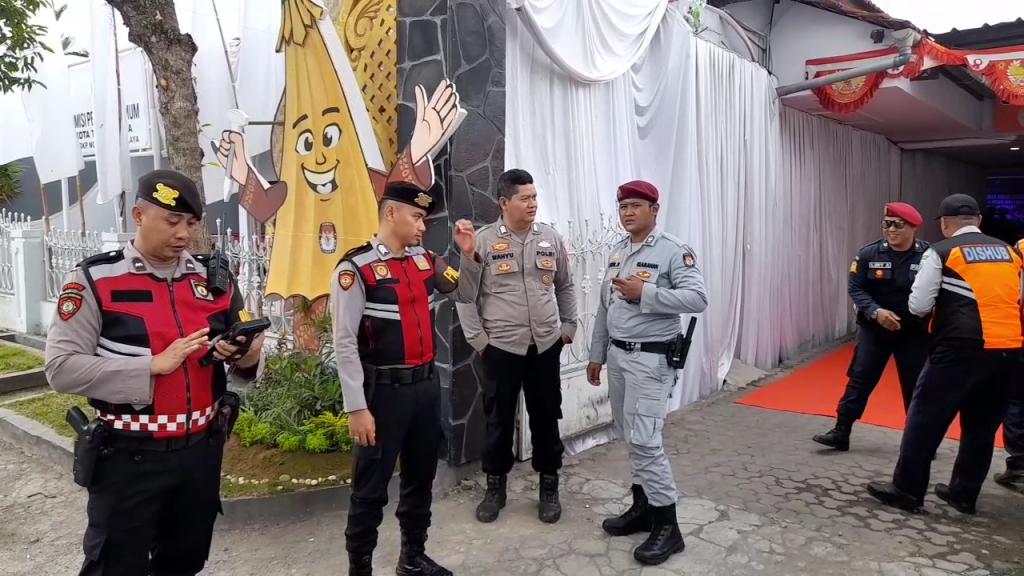 Polisi Disiagakan di Kantor KPU Kota Tasikmalaya untuk Pastikan Keamanan Pendaftaran Pilkada 2024