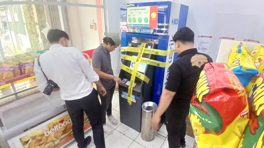 Polisi Gelar Olah TKP Kasus Ganjal ATM di Tasikmalaya, Temukan Barang Bukti Tusuk Gigi