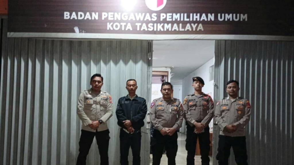 Polisi Perketat Pengamanan Kantor KPU dan Bawaslu Jelang Pilkada 2024 di Kota Tasikmalaya