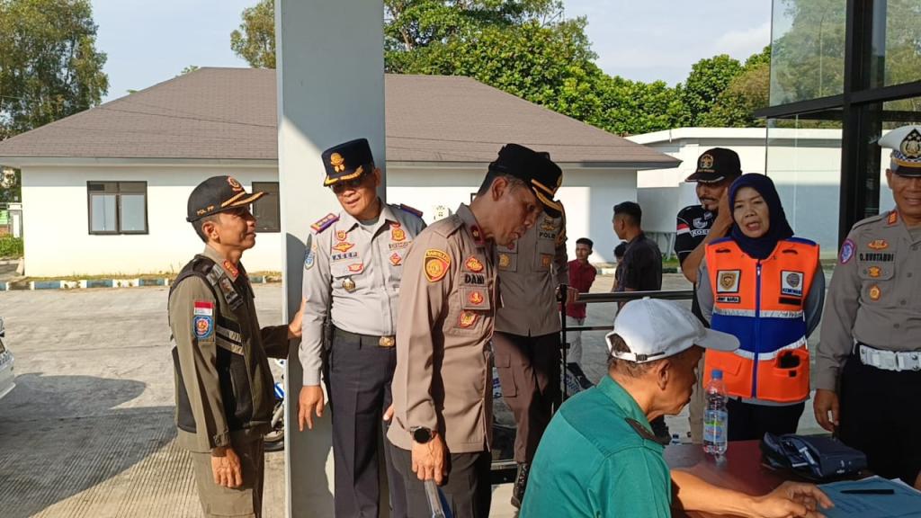 Polres Banjar dan Dishub Periksa Kelayakan Bus dan Kesehatan Sopir Jelang Libur Nataru