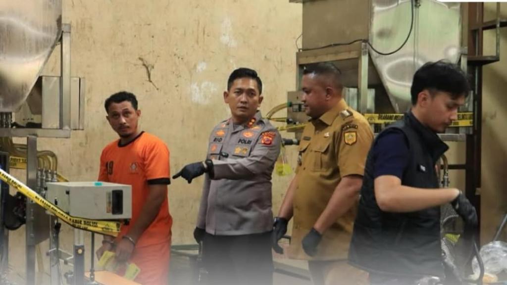 Polres Bogor Bongkar Pabrik Pengemas Ulang Minyak Goreng Ilegal di Sukaraja